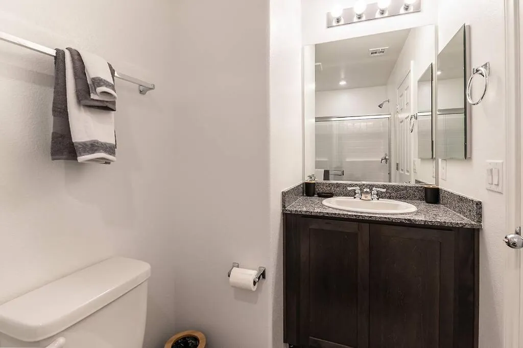 New! 2024 Lux & Modern Home By The Strip! لاس فيغاس