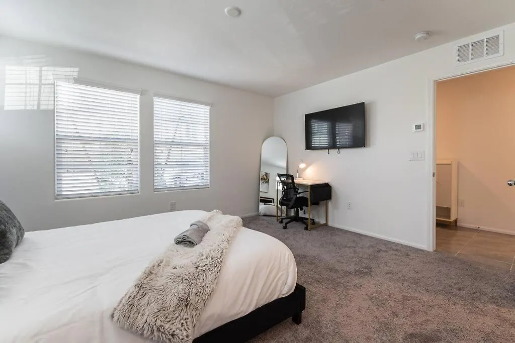 New! 2024 Lux & Modern Home By The Strip! لاس فيغاس